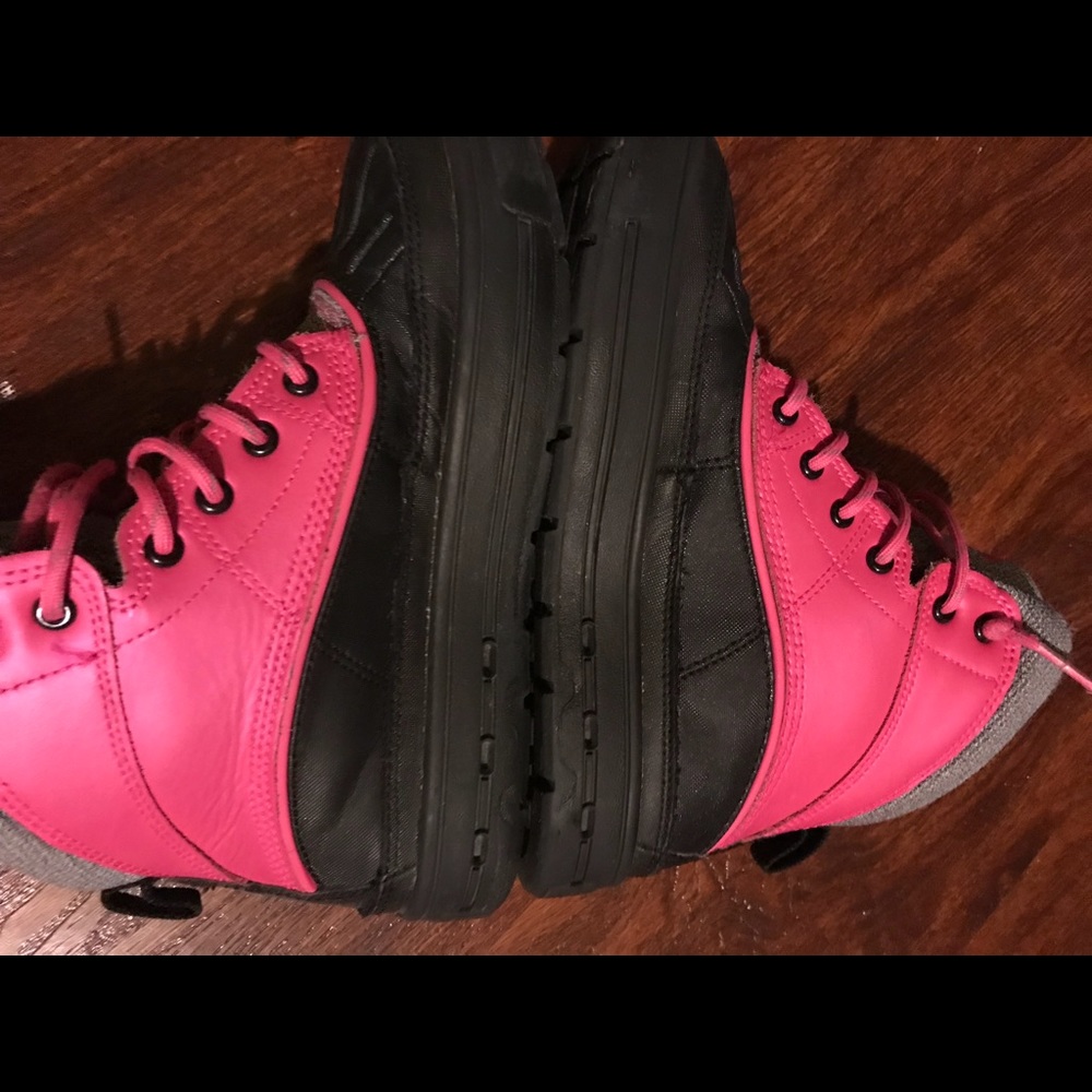 Nike girls Woodside Hightop boots size 3.5